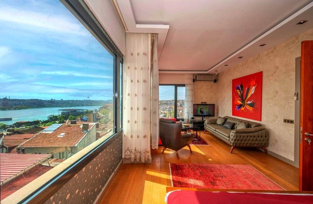Opera Suites Okanli