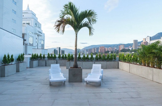 Opulent Luxury Penthouse Apartment w/Maid/Chef Service, 8 Person Jacuzzi
