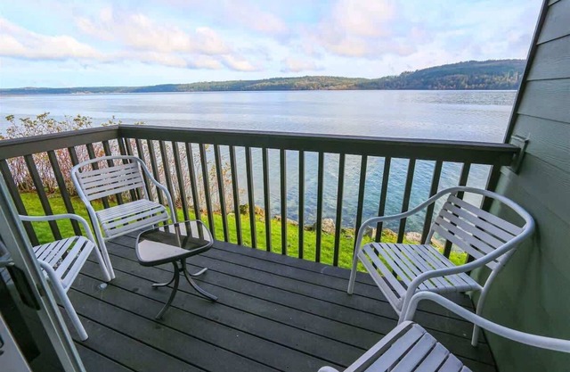 Orca Oasis Condo Stunning Views Over Discovery Bay