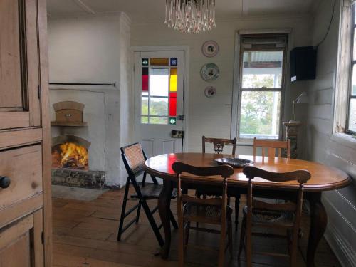 Original 1895 cottage with magnificent uninterrupted views of valley