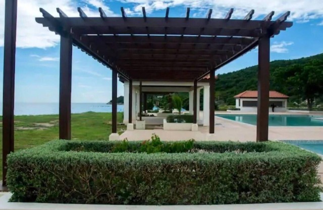 Ornella Villa, 2-Beds, Sleeps 4 - Pool & Parking