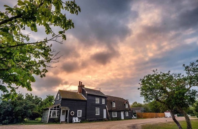 Osea Island: Antique Cottage
