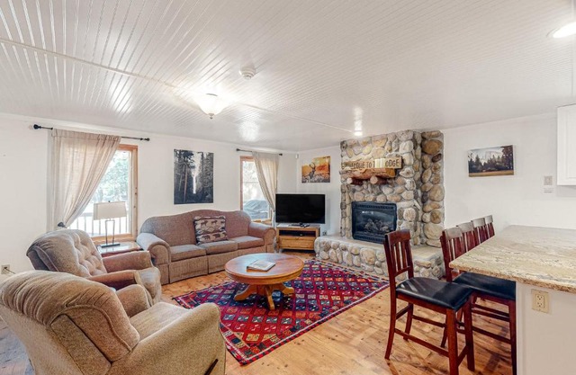 Oso Lodge Unit B