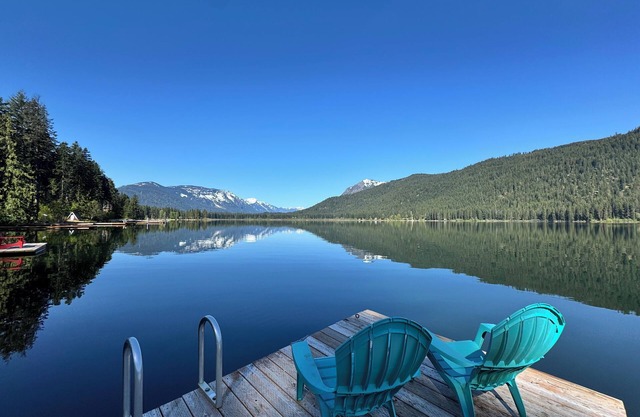 Otter Chalet-Fish Lake, Hot Tub. Dock, Dogs, Views