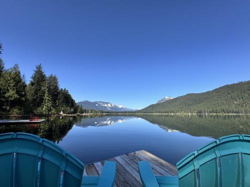 Otter Chalet on Fish Lake by NW Comfy Cabins
