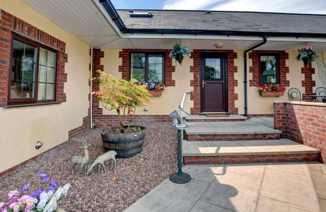Otters Holt - House with 2 bedrooms, sleeps 4