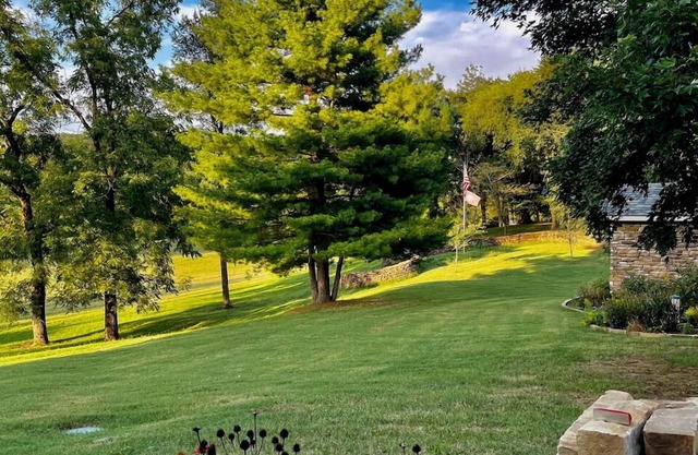 Ottobahn Farm, Quiet Farm Home on River 15 min from UofA