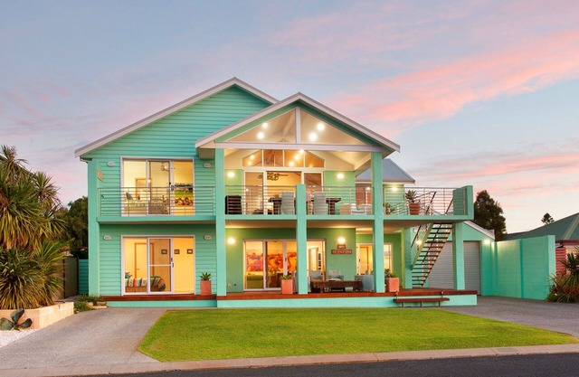 OUR BEACH SHACK- Ultimate beachfront location