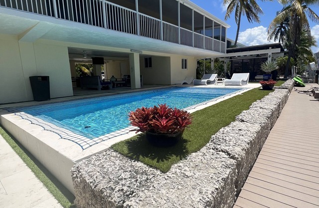 "Our Happy Place" Paradise in Islamorada with Heated Pool and 90 ft Dock