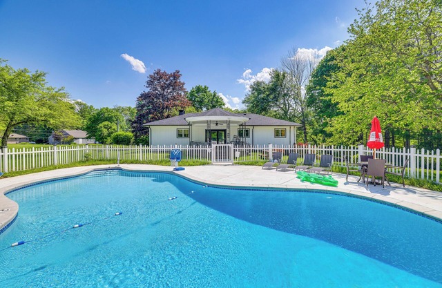 Outdoor Oasis: Cresco Family Home w/Hot Tub