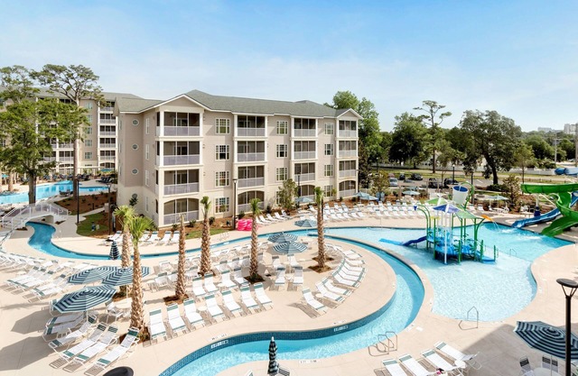 Outdoor Pool, Waterslides | Myrtle Beach Villa