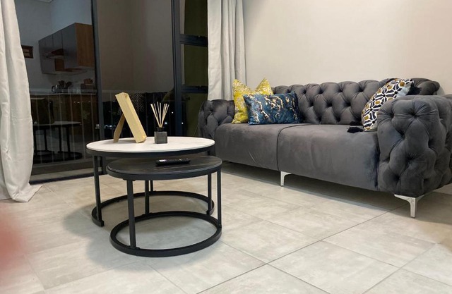 Outer Space - 1 bedroom Luxurious Apartment in Sandton