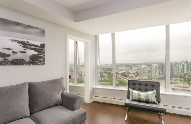 Outstanding 32nd floor Stunning unubstructed views 2bedroom den sleeps 5 parking