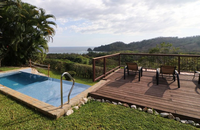 Outstanding coastal villa with ocean views, infinity pool, sun deck & fast WiFi
