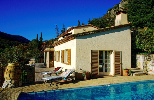 Outstanding Provençal Villa with Spectacular Views Available All Year