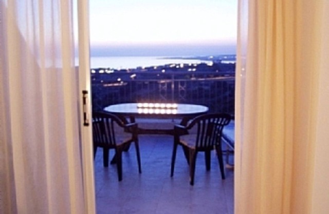 Outstanding Sea and Hill Views, close to several beaches & restaurants.