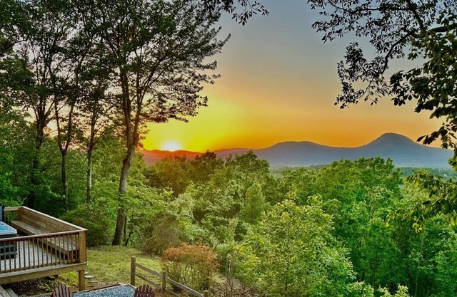 Overlook on Dean Mountain - Epic Mountain Retreat w/Panoramic Views