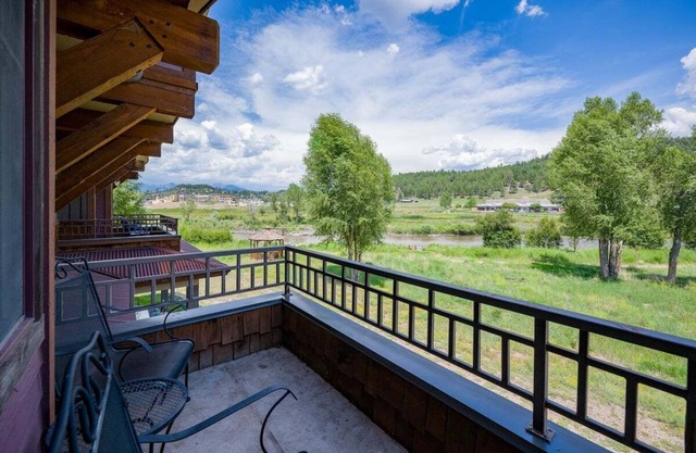Overlook the River, Walk To Town & Hot Springs
