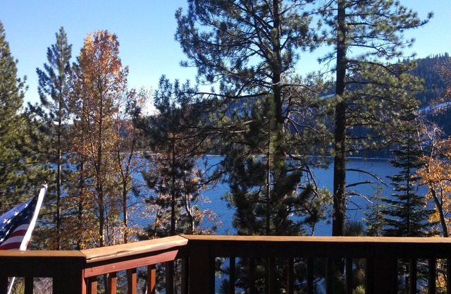 Overlooks Donner Lake