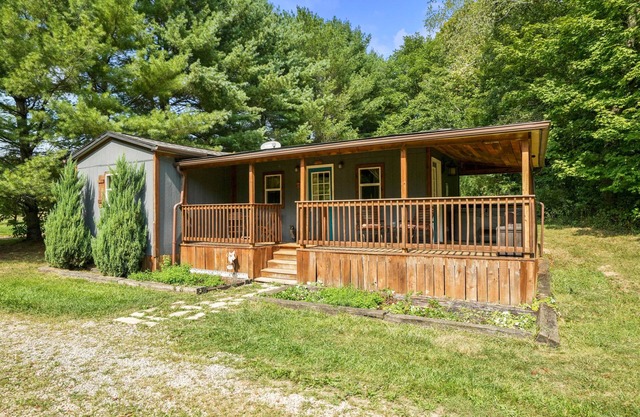 Owl Creek on 54 ac, pond, hot tub, fire ring,grill