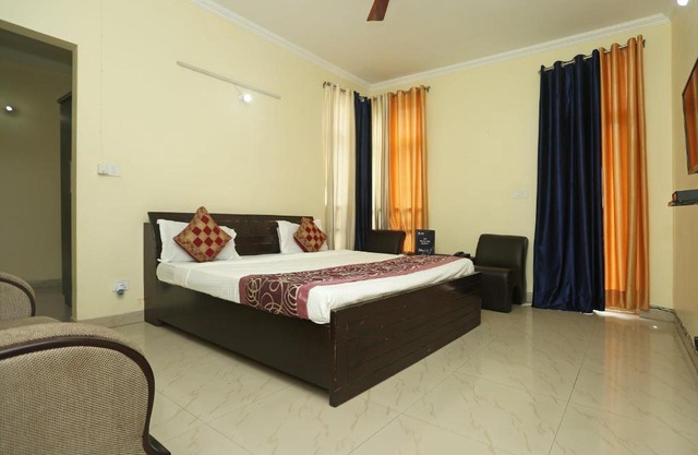 OYO 5285 Apartment Impact Associates