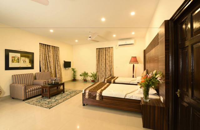 OYO 6760 Chowdhury Estate Premium