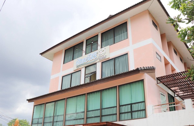 OYO 75408 Tipsiri Place