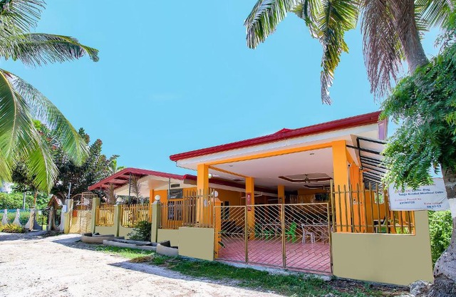 OYO 770 J5 Guest House & Restobar