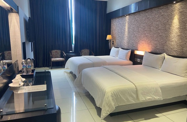 OYO 90975 Atta Hotel