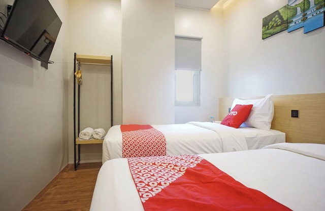 OYO 92956 Travelbiz Hotel