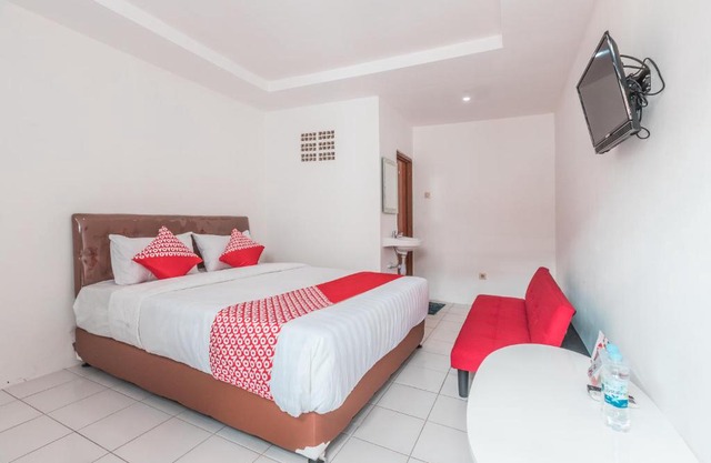 OYO 947 Angel Home Stay Syariah Near Atrium Pondok Gede, Museum Monumen Pancasila, Taman Mini