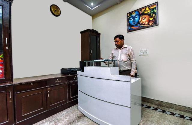 OYO Florence Residency Near M2K Cinemas Rohini