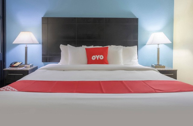 OYO Hotel Knoxville TN Cedar Bluff I-40