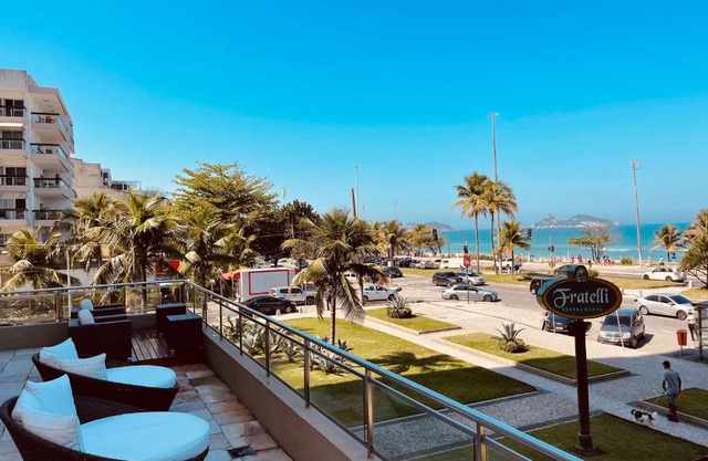 Pé na areia! Apart hotel com vista para o mar e lazer completo! Front beach apartment with ocean view and amenities!