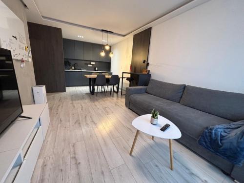 PA - Central Apartment with Parking