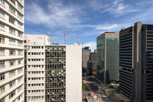 PA1816 Studio at Av Paulista in front of the MASP