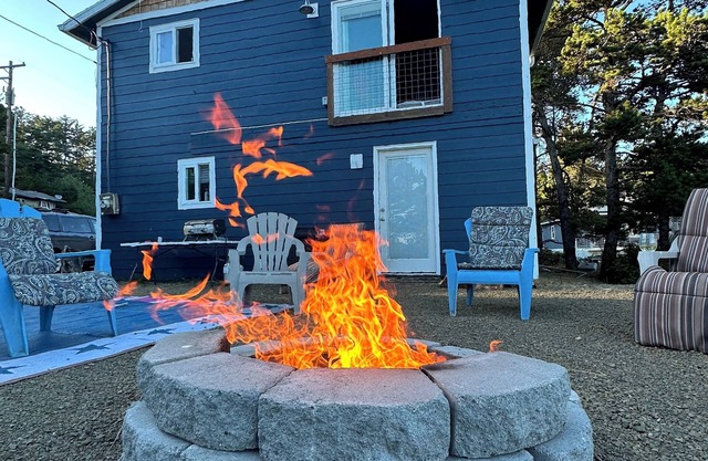 Pacific City Cabin walk to the beach, restaurants, coffee & wine tasting!
