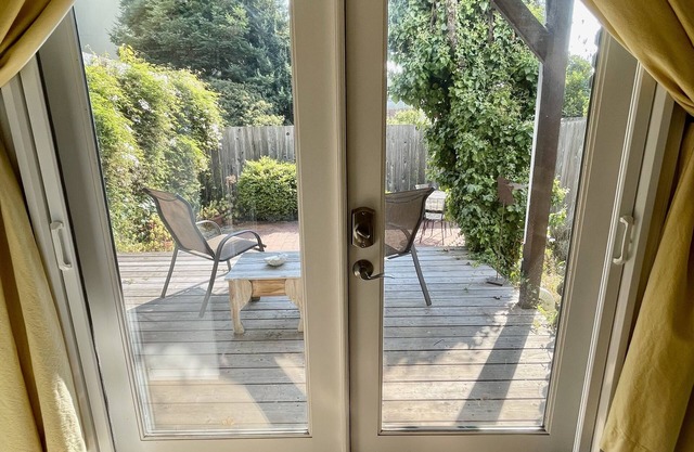 Pacific Heights 1 Bedroom1 bath Garden Apartment in beautiful Victorian