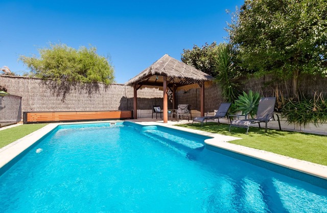 Padbury Delight with pool!