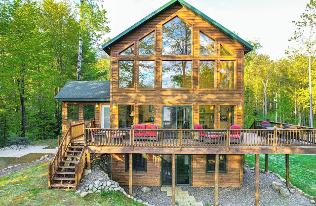Paddle Ready: Hayward Lake View Retreat w/BBQ
