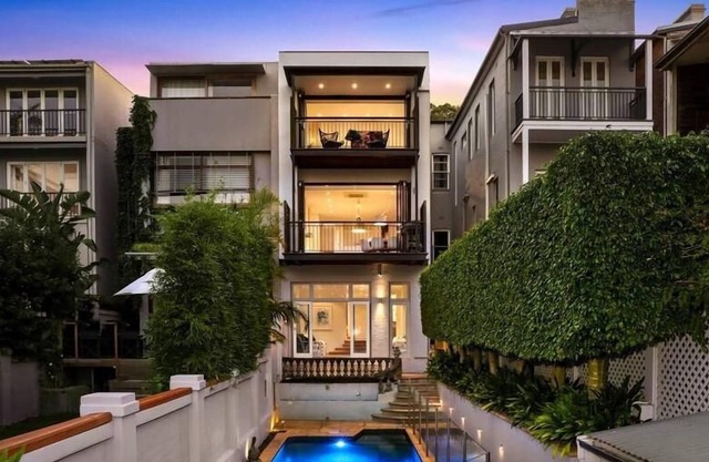 Paddo Victoriana (I30) - Impressive 3 story modern Victorian townhouse with pool and parking