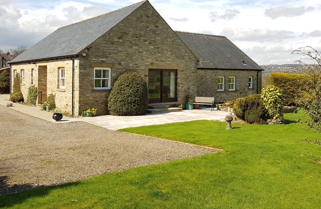 PADDOCK HOUSE, large family friendly, with fantastic views. Yorkshire Dales.