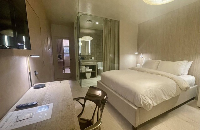 Palace Modern Hotel at the Plaza - Adjoining Suites 5&6