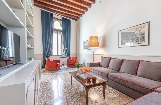 Palazzetto Moonstone