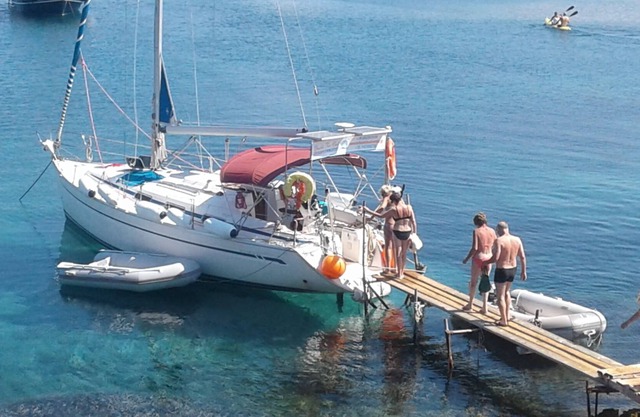 PALIRIA Bavaria cruiser 34 can accommodate 8 guests. 3 cabins and 1 bathroom.