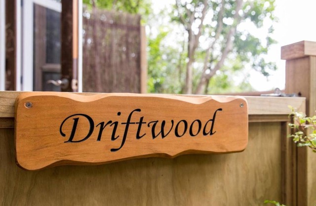 Palm Beach Bungalows: Driftwood
