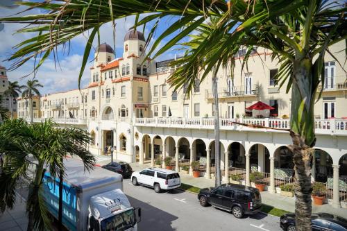 Palm Beach Hotel Petite Retreat 2 blocks to beach! Historic Landmark