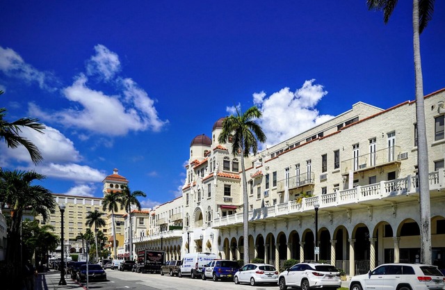 Palm Beach Petite Retreat 1 Block to Beach! New bed! Palm Beach Hotel
