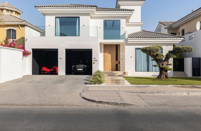 Palm Jumeirah Paradise - 5BR Villa - Infinity Pool