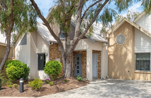 Palm Retreat - Modern, aesthetic, and right by the beach. Perfect for a couples getaway - welcome to